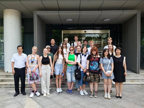 俄羅斯學生代表團深度體驗河傳藝術(shù)魅力